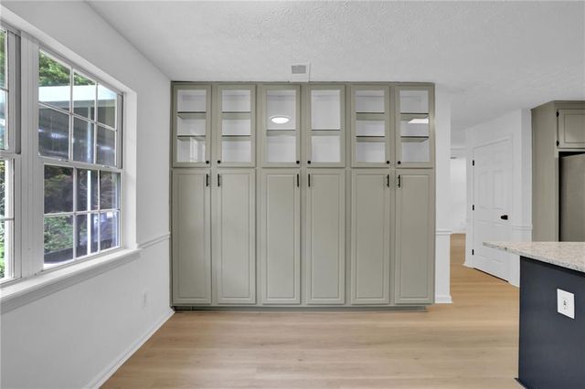 848 Burton Ridge Drive, Loganville, GA 30052