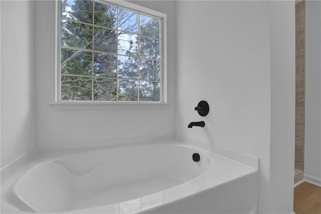 848 Burton Ridge Drive, Loganville, GA 30052