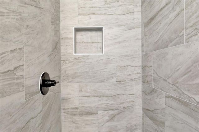 848 Burton Ridge Drive, Loganville, GA 30052