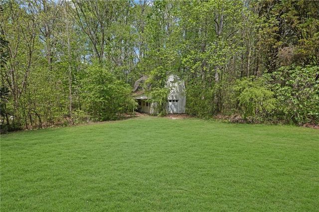 848 Burton Ridge Drive, Loganville, GA 30052