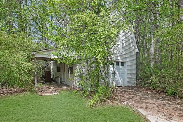 848 Burton Ridge Drive, Loganville, GA 30052