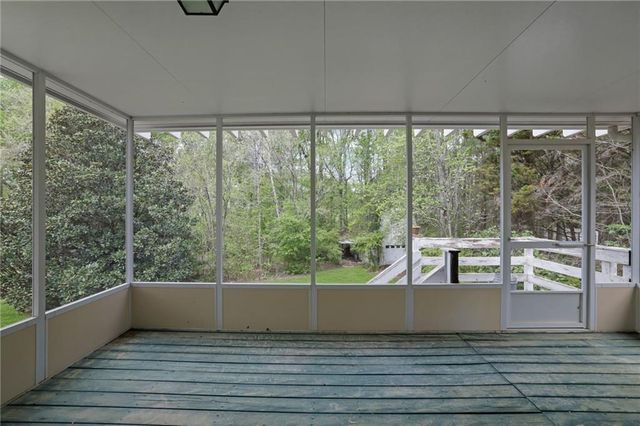 848 Burton Ridge Drive, Loganville, GA 30052