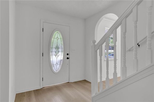 848 Burton Ridge Drive, Loganville, GA 30052