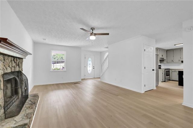 848 Burton Ridge Drive, Loganville, GA 30052