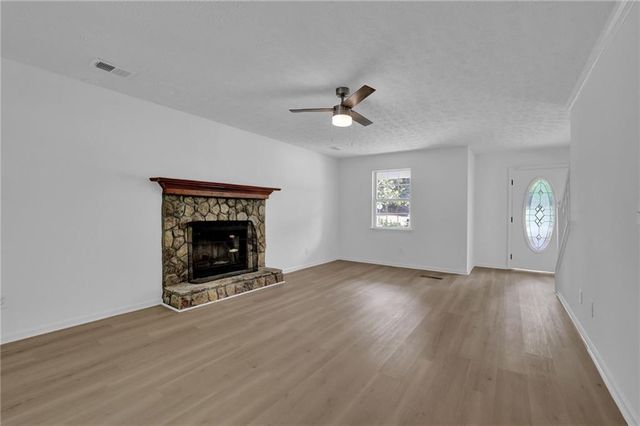 848 Burton Ridge Drive, Loganville, GA 30052