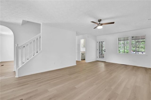 848 Burton Ridge Drive, Loganville, GA 30052