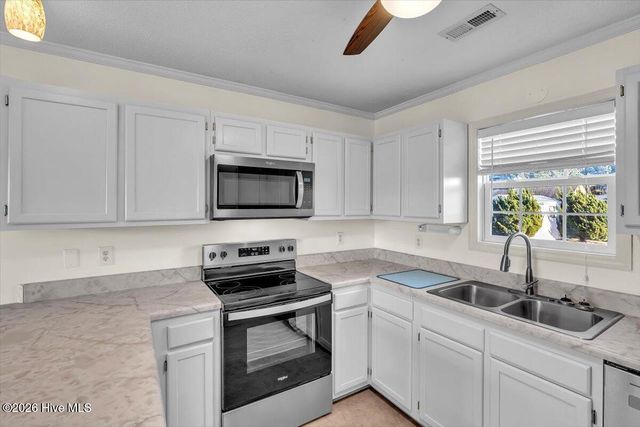 423 Dion Drive, Hubert, NC 28539