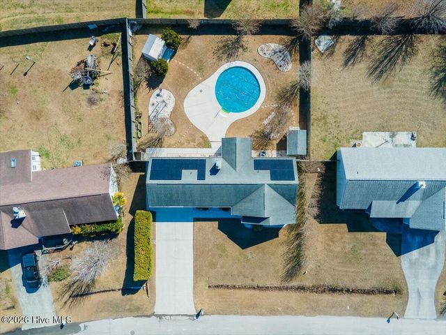 423 Dion Drive, Hubert, NC 28539