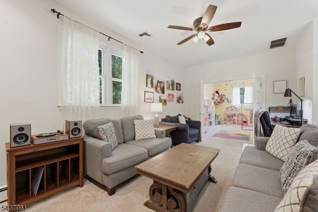 16 Windsor Dr, Jefferson Twp., NJ 07438