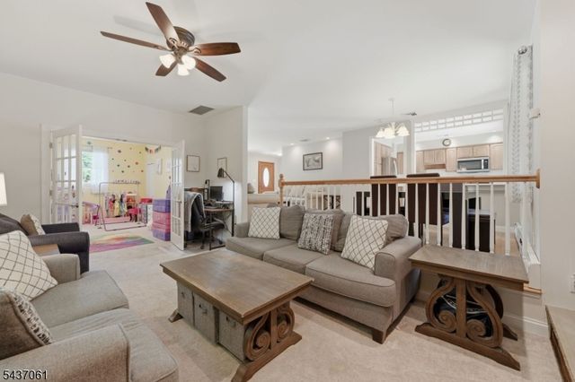 16 Windsor Dr, Jefferson Twp., NJ 07438