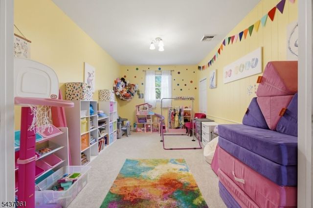16 Windsor Dr, Jefferson Twp., NJ 07438