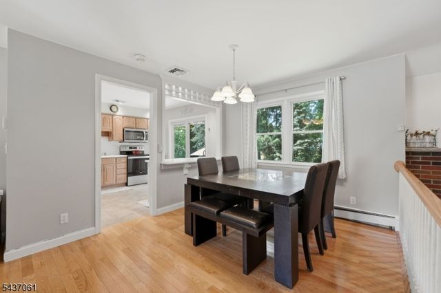 16 Windsor Dr, Jefferson Twp., NJ 07438