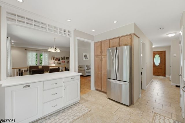 16 Windsor Dr, Jefferson Twp., NJ 07438