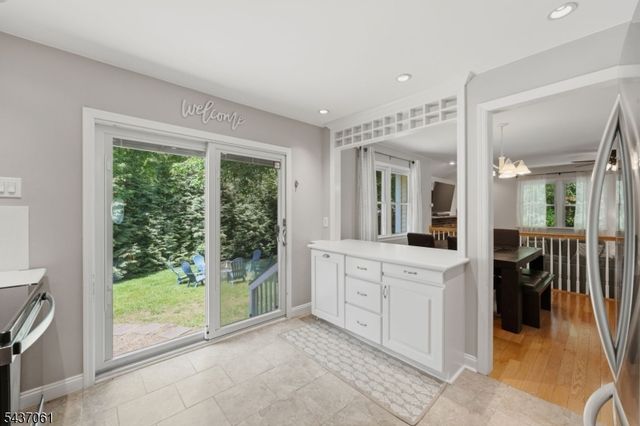 16 Windsor Dr, Jefferson Twp., NJ 07438