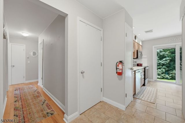 16 Windsor Dr, Jefferson Twp., NJ 07438