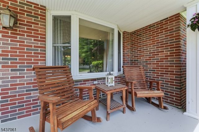 16 Windsor Dr, Jefferson Twp., NJ 07438