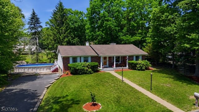 16 Windsor Dr, Jefferson Twp., NJ 07438