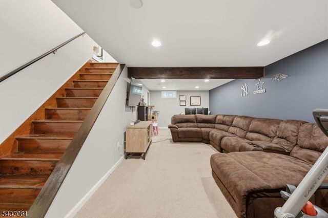16 Windsor Dr, Jefferson Twp., NJ 07438