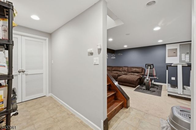 16 Windsor Dr, Jefferson Twp., NJ 07438