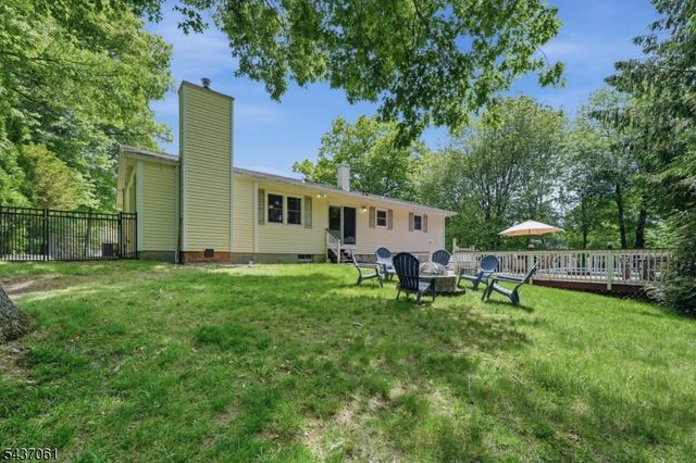16 Windsor Dr, Jefferson Twp., NJ 07438