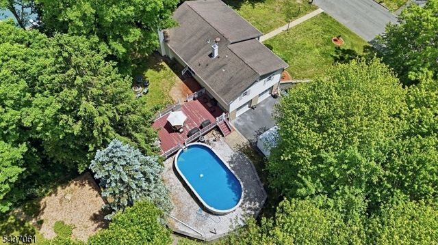 16 Windsor Dr, Jefferson Twp., NJ 07438