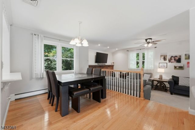 16 Windsor Dr, Jefferson Twp., NJ 07438