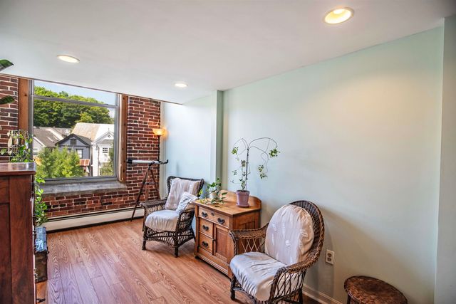 125 Main St Apt 62, Newmarket, NH 03857