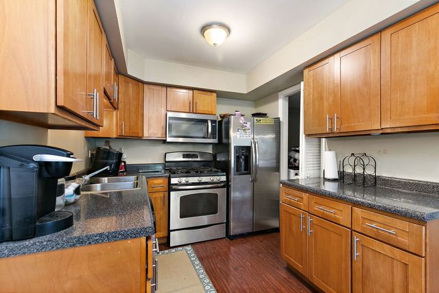 1797 Queensbury Circle, Hoffman Estates, IL 60169