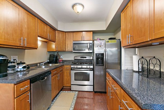 1797 Queensbury Circle, Hoffman Estates, IL 60169