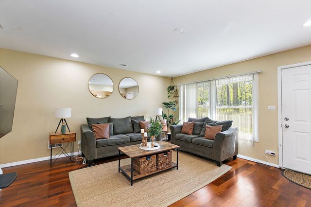1797 Queensbury Circle, Hoffman Estates, IL 60169