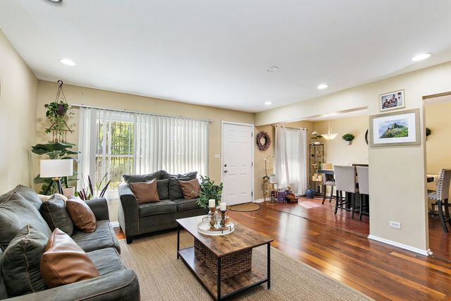 1797 Queensbury Circle, Hoffman Estates, IL 60169