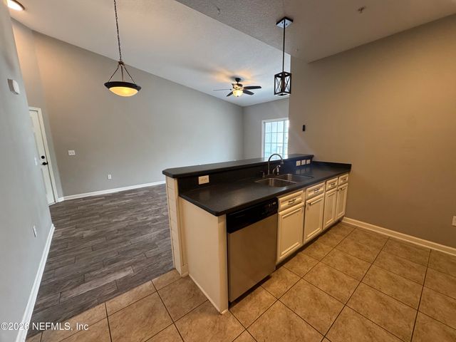 5006 KEY LIME Drive 305, Jacksonville, FL 32256