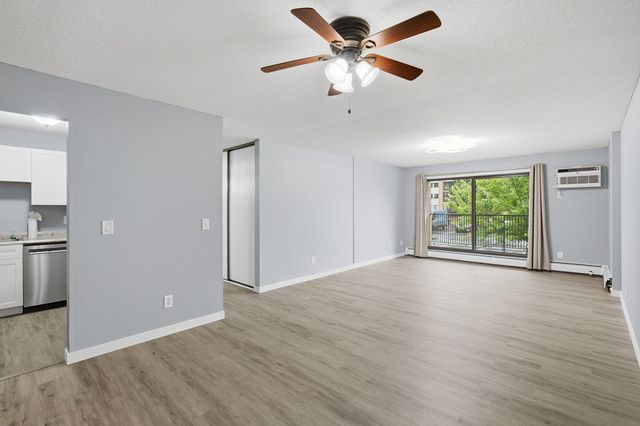 1871 Silver Bell Road 107, Eagan, MN 55122