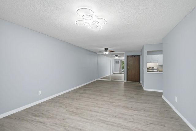 1871 Silver Bell Road 107, Eagan, MN 55122