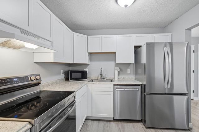 1871 Silver Bell Road 107, Eagan, MN 55122