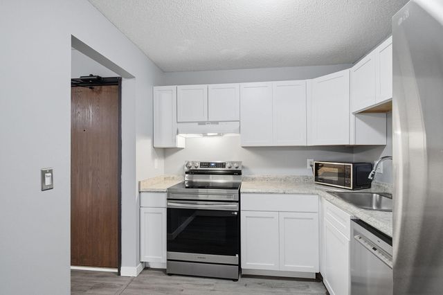 1871 Silver Bell Road 107, Eagan, MN 55122