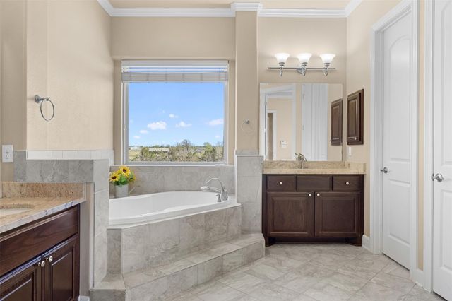 1813 Cemetery Road, Bellville, TX 77418