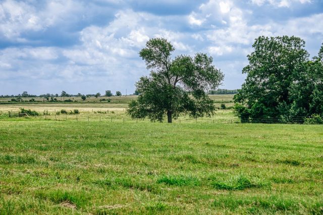 1813 Cemetery Road, Bellville, TX 77418