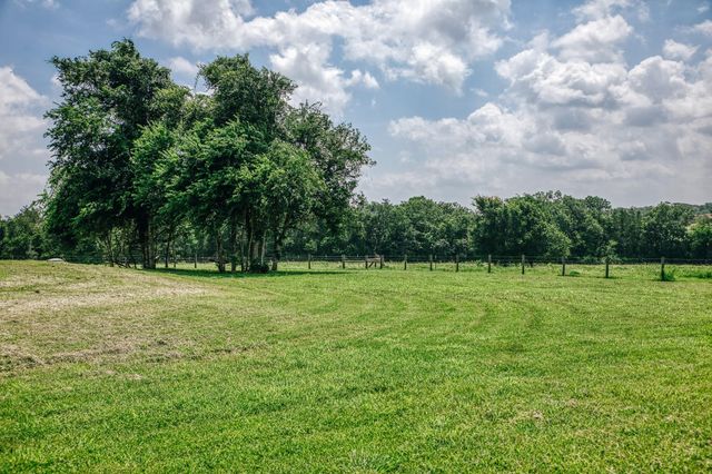 1813 Cemetery Road, Bellville, TX 77418