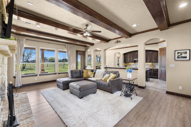 1813 Cemetery Road, Bellville, TX 77418