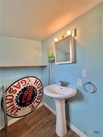 208 N Washington Boulevard, Port O'connor, TX 77982