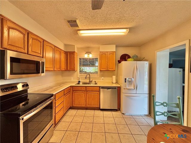 208 N Washington Boulevard, Port O'connor, TX 77982