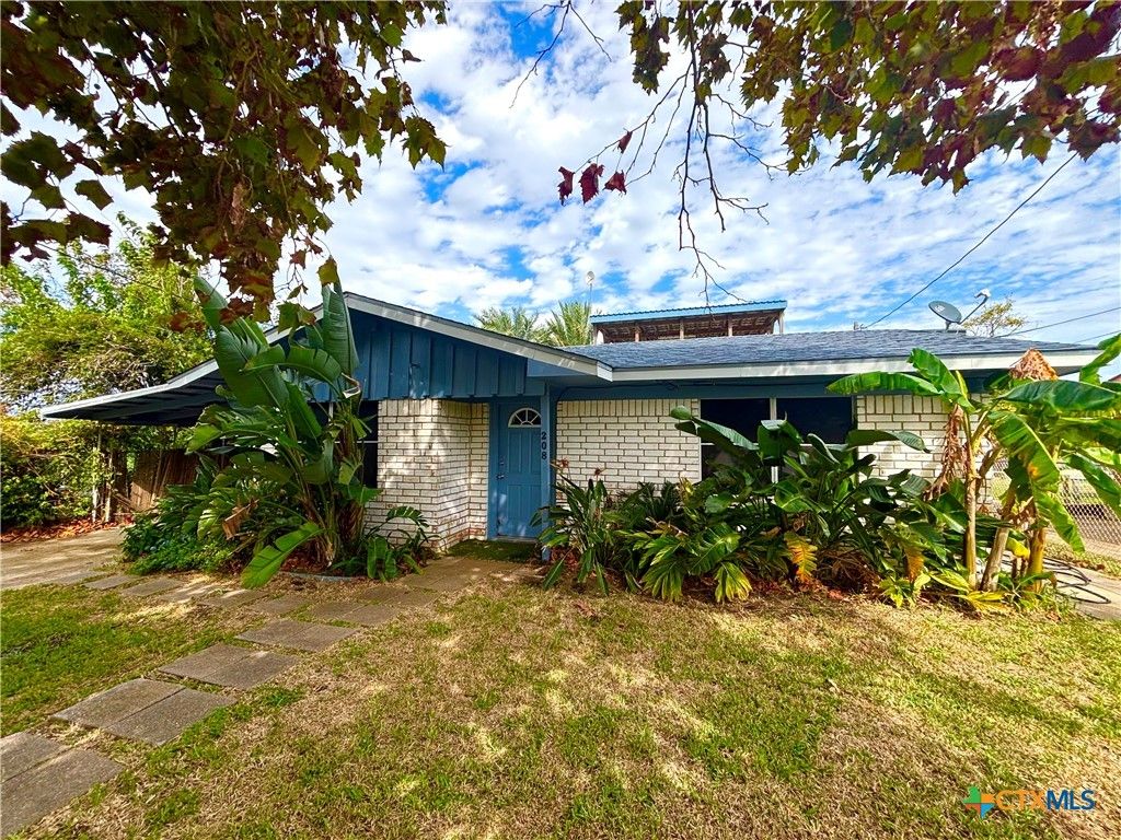208 N Washington Boulevard, Port O'connor, TX 77982