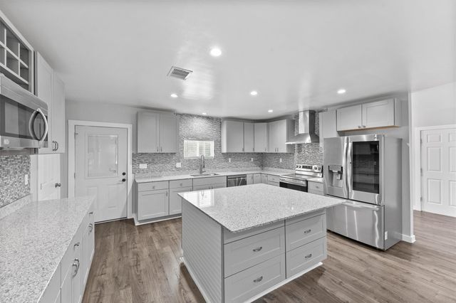 381 County Road 3404, Cleveland, TX 77327