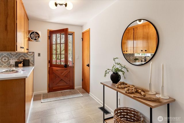 9432 13th Avenue SW, Seattle, WA 98106