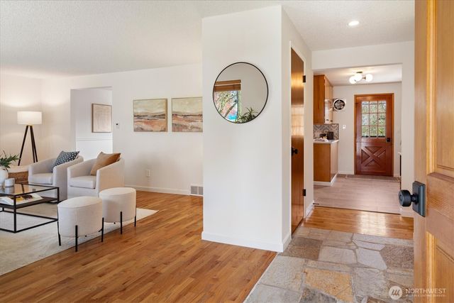 9432 13th Avenue SW, Seattle, WA 98106