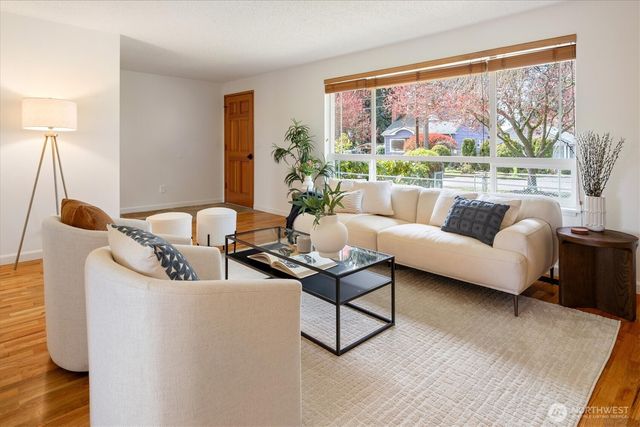 9432 13th Avenue SW, Seattle, WA 98106