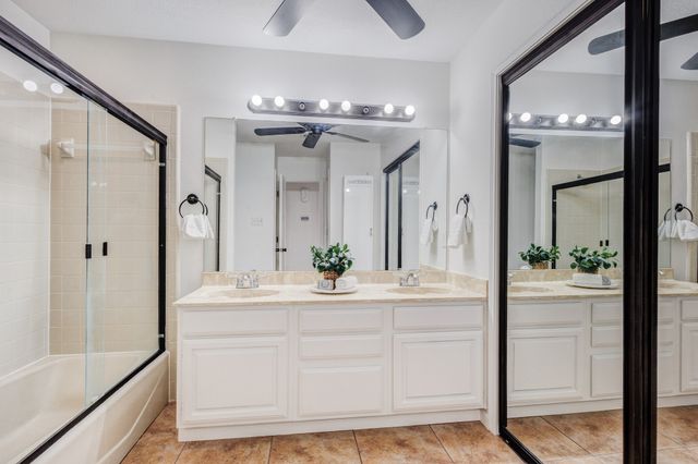 1417 Autumn Chase Square, Bedford, TX 76022