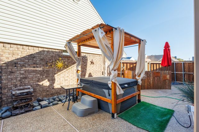 1417 Autumn Chase Square, Bedford, TX 76022