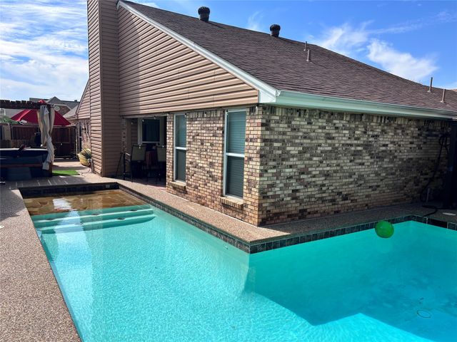 1417 Autumn Chase Square, Bedford, TX 76022